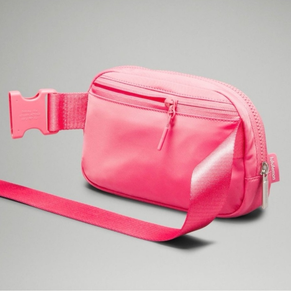 NWT Lululemon Everywhere SAKO Pink 1L Crossbody Beltbag - Picture 4 of 7